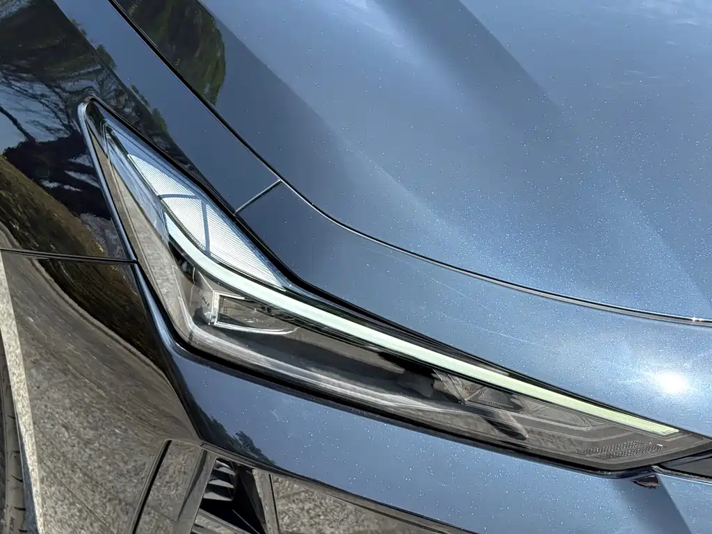 Changan UNI-V 2024 1.5T premium model купить на сайте DeffCars