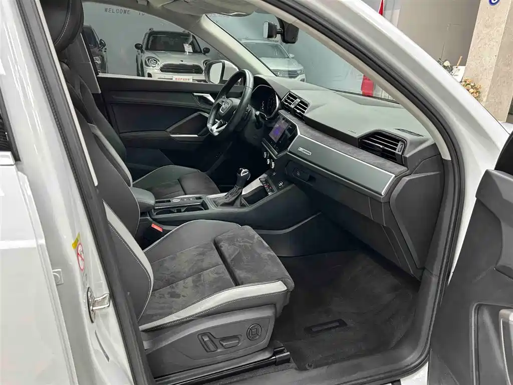 Audi Q3 2022 35 TFSI Fashionable and Dynamic купить на сайте DeffCars