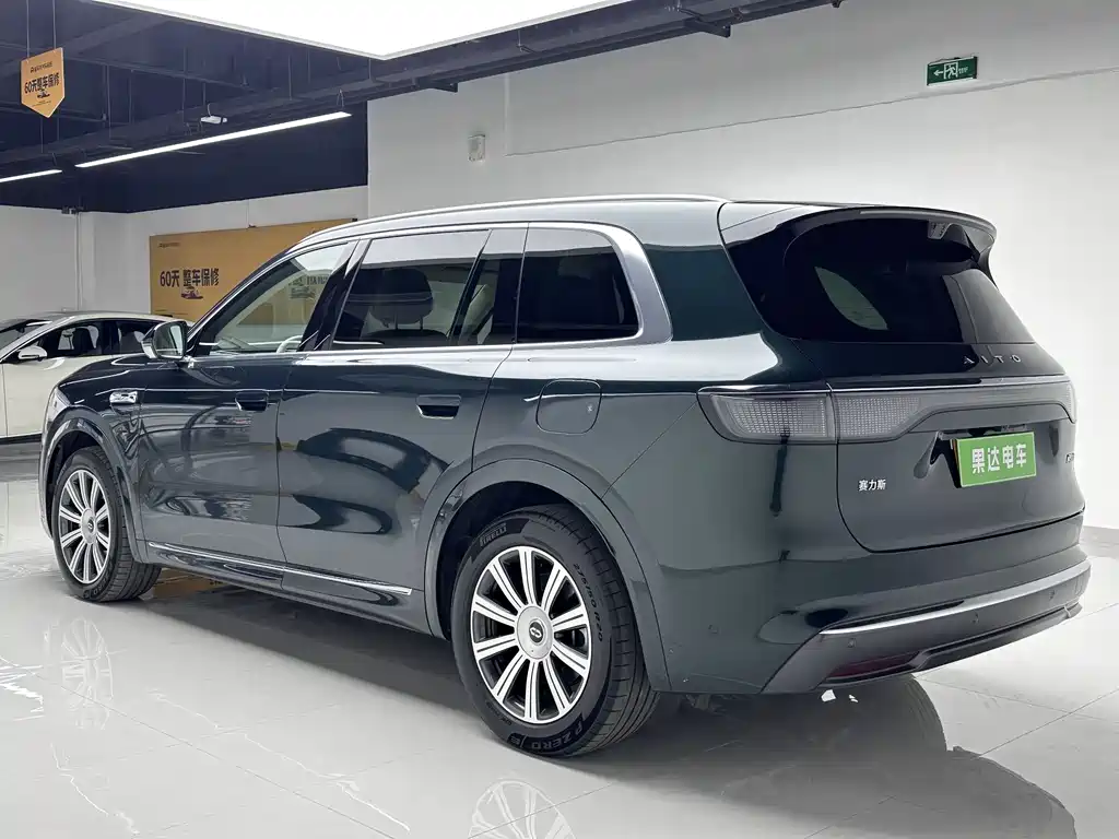 Wenjie M8 2025 extended range Max+ version 53.4kWh 6-seater version купить на сайте DeffCars