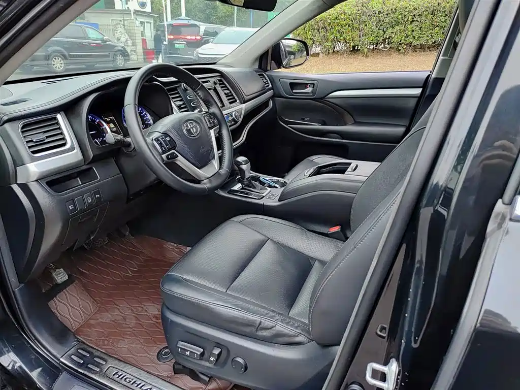 Highlander 2018 2.0T four-wheel drive luxury version 7 seats National V купить на сайте DeffCars