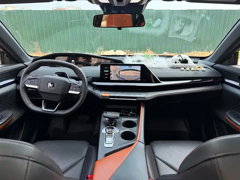 Changan UNI-V 2023 1.5T premium model купить на сайте DeffCars