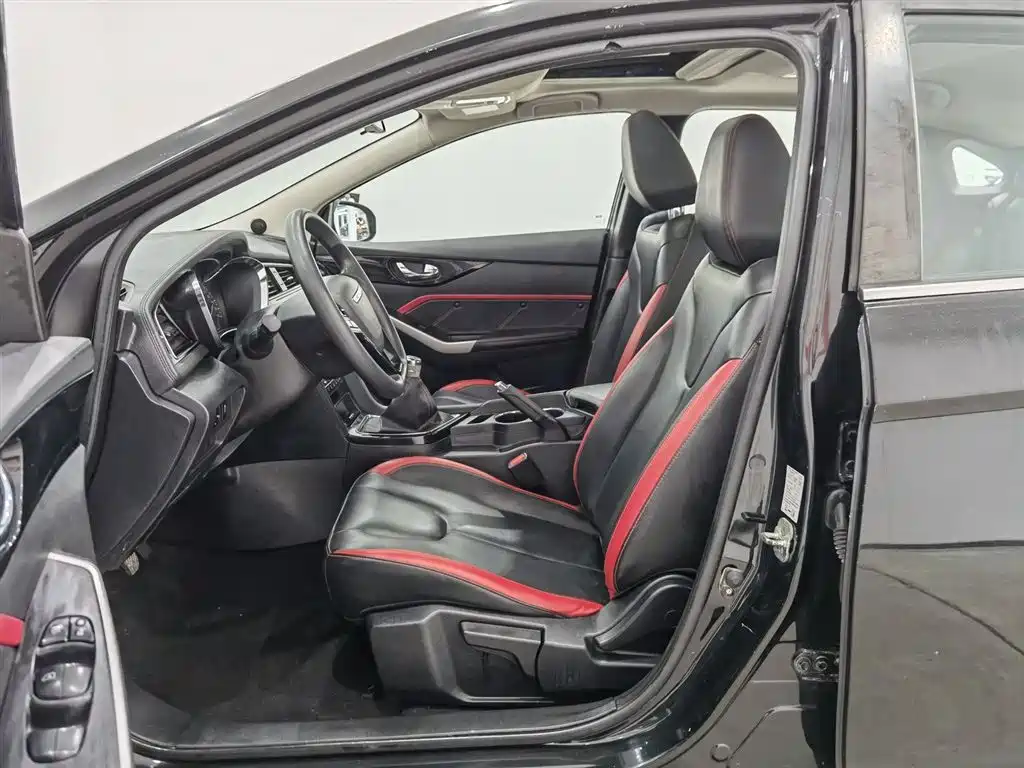 Venucia D60 2019 1.6L XL Manual Intelligent Link Elite Edition купить на сайте DeffCars