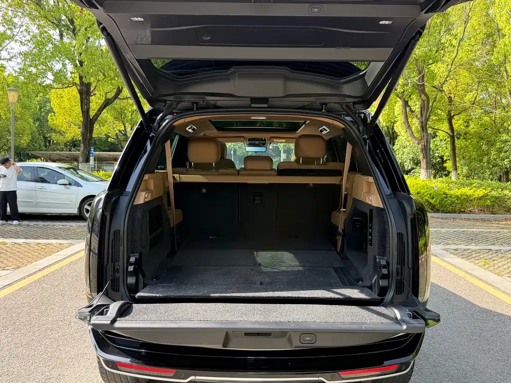 Range Rover 2023 3.0 L6 400PS Seven-seater Extended Edition купить на сайте DeffCars