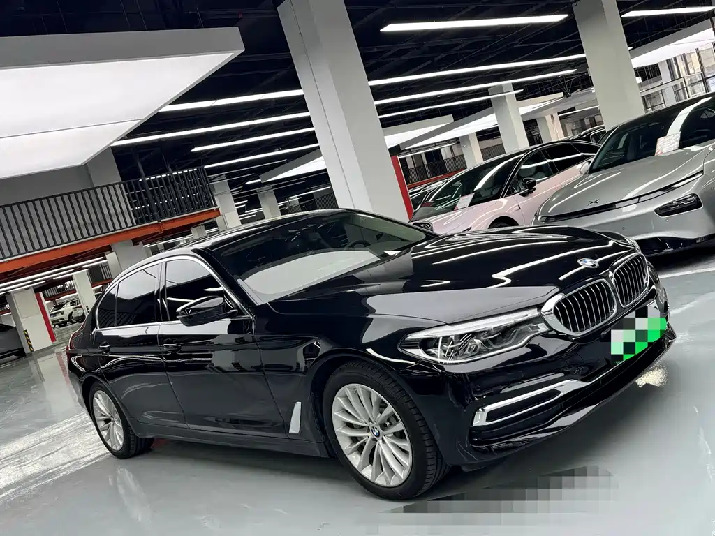 BMW 5 Series New Energy 2020 530Le Deluxe Package купить на сайте DeffCars
