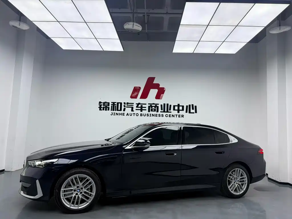 BMW 5 Series 2025 525Li Luxury Package купить на сайте DeffCars