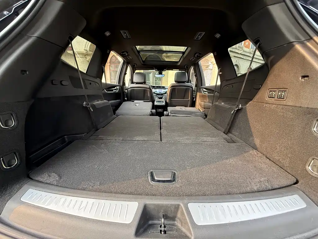 Cadillac XT6 2022 2.0T six-seat two-wheel drive luxury model купить на сайте DeffCars