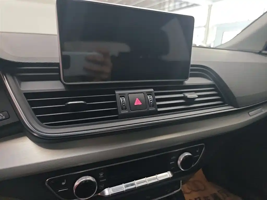 Audi Q5L 2020 facelift 40 TFSI enjoys fashionable style купить на сайте DeffCars