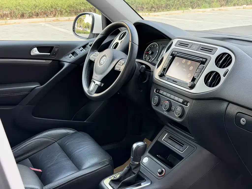 Tiguan 2016 300TSI automatic two-wheel drive luxury version купить на сайте DeffCars