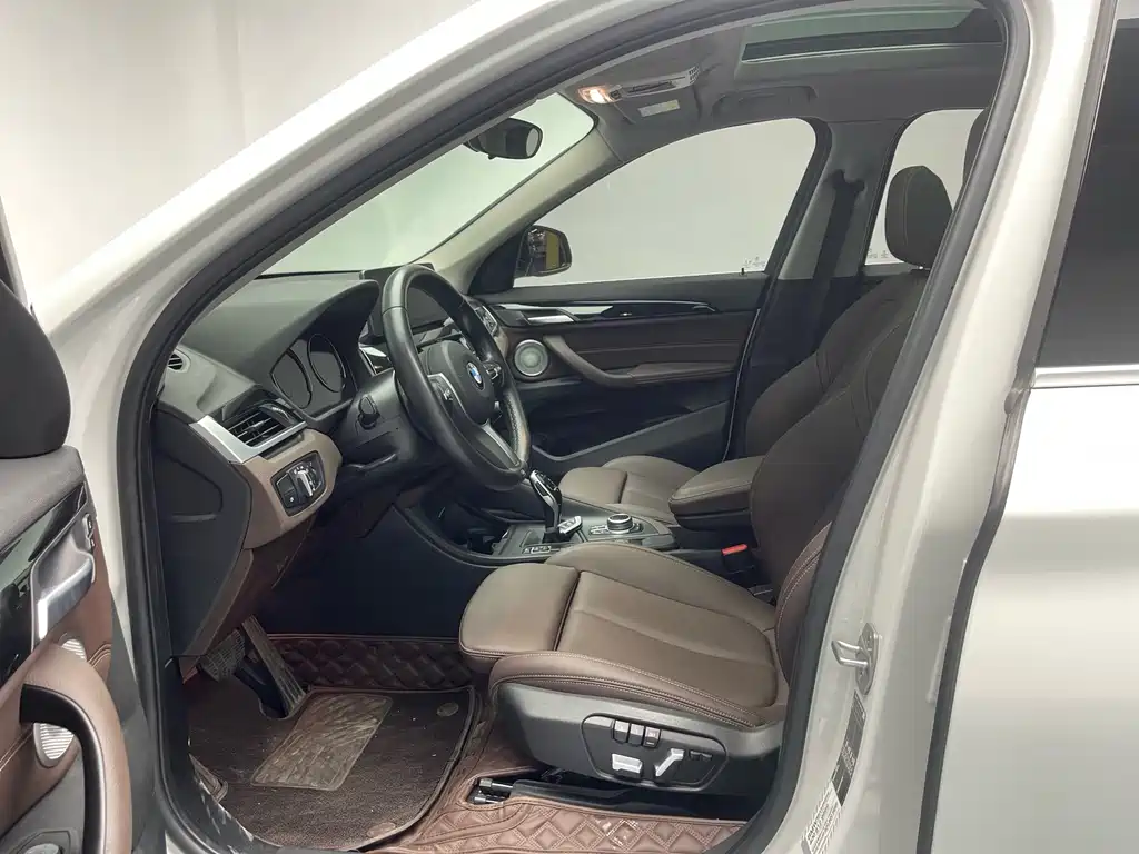 BMW X1 2021 sDrive25Li Leading Model купить на сайте DeffCars
