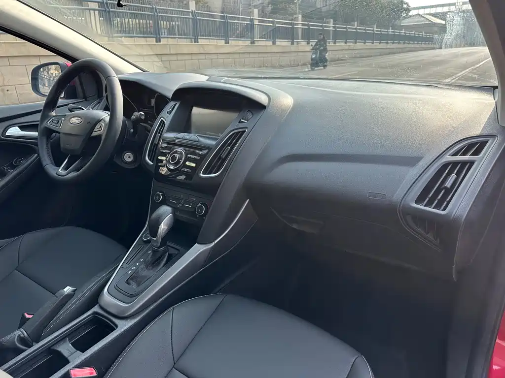 Focus 2018 hatchback classic 1.6L automatic comfort smart mobility version купить на сайте DeffCars