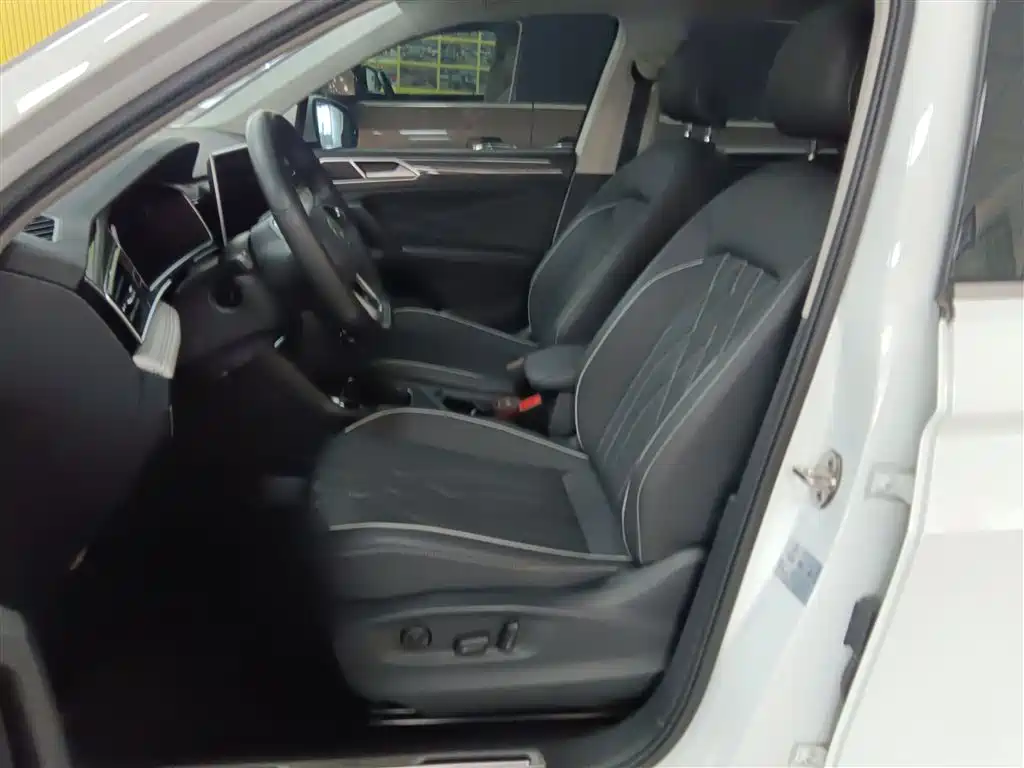 Tiguan L 2023 330TSI automatic two-wheel drive R-Line version купить на сайте DeffCars