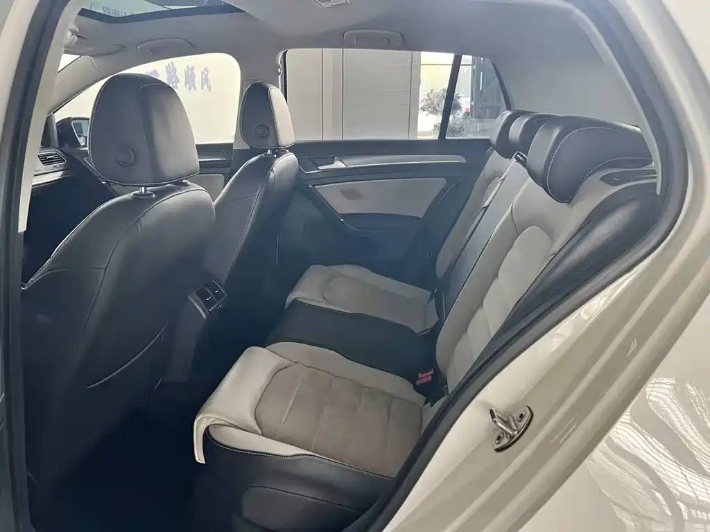 Golf 2017 230TSI automatic luxury millionth commemorative edition купить на сайте DeffCars