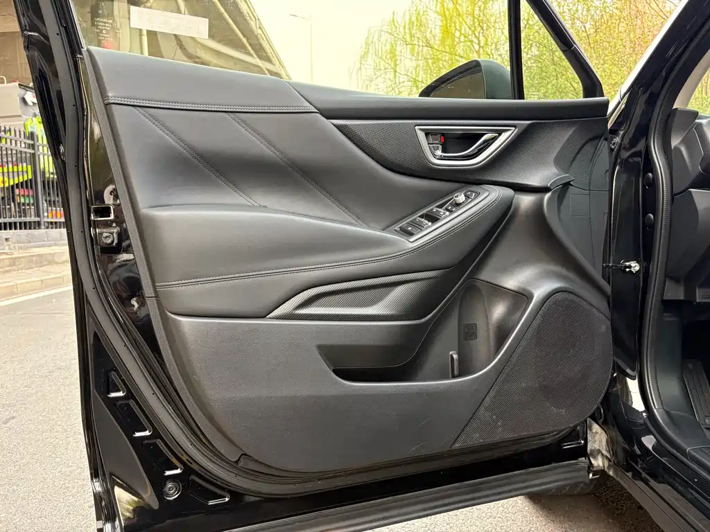 Forester 2020 2.0i Deluxe Edition купить на сайте DeffCars