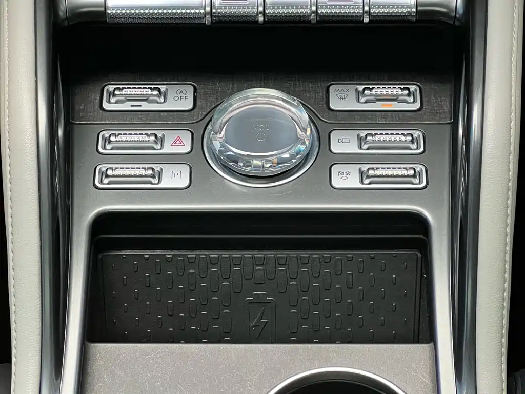 Voyager 2023 2.0T four-wheel drive Zunrui version купить на сайте DeffCars