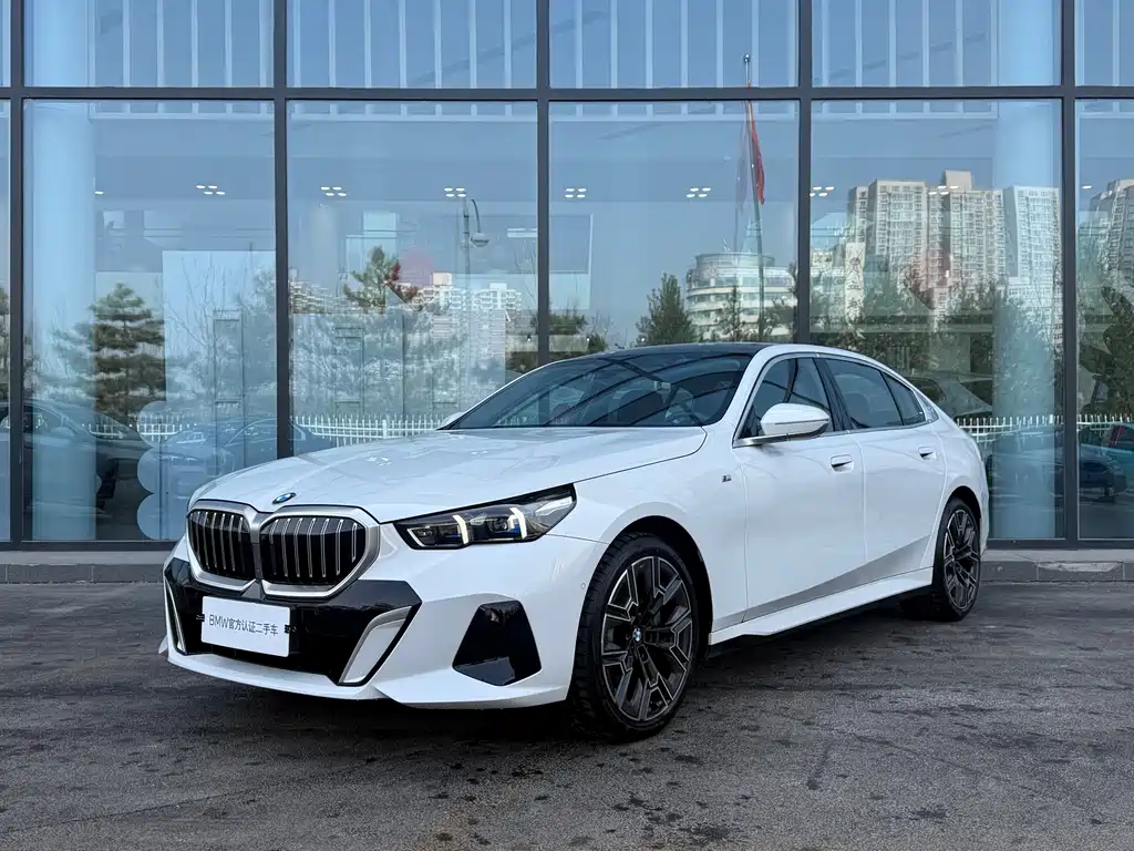 BMW 5 Series 2025 530Li Exclusive M Sports Package купить на сайте DeffCars