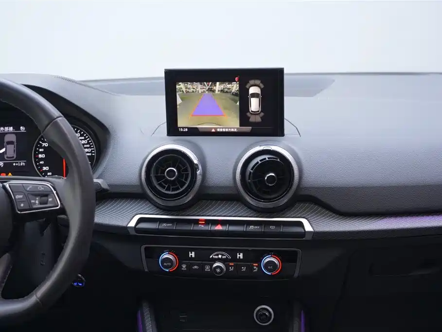 Audi Q2L 2024 35TFSI fashionable and dynamic купить на сайте DeffCars