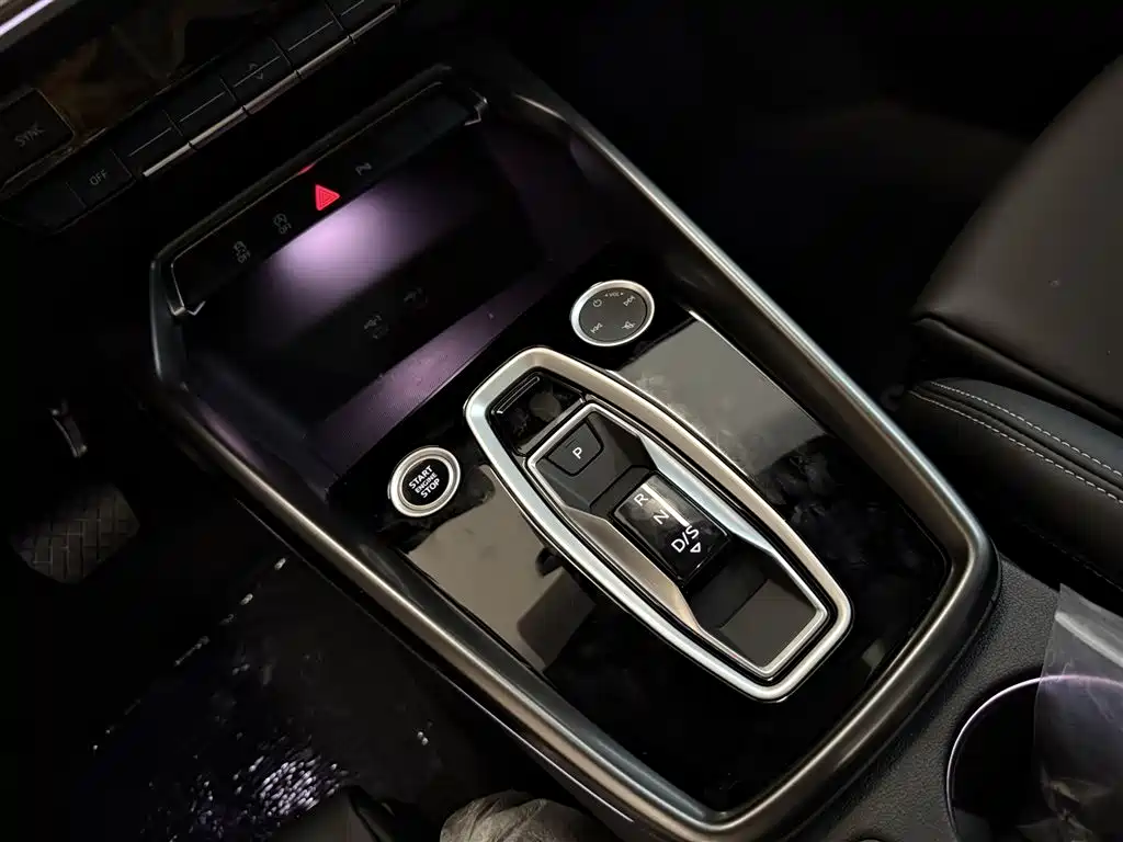 Audi A3 2025 Sportback 35TFSI Flying Spur Exclusive Model купить на сайте DeffCars