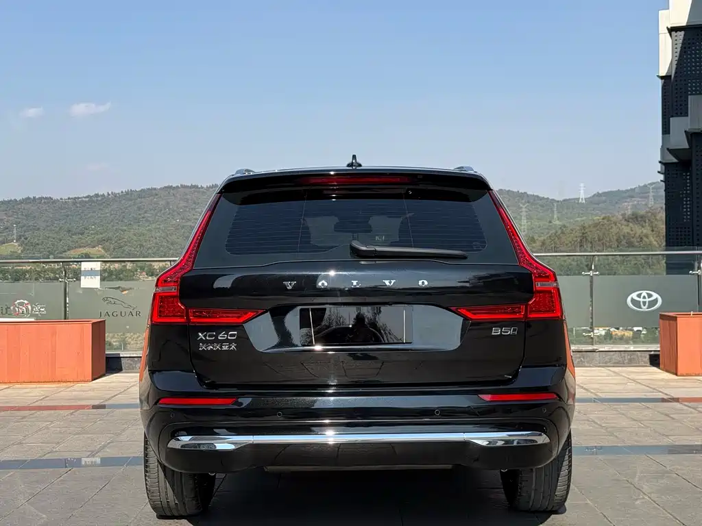 Volvo XC60 2023 B5 four-wheel drive Zhiyi Luxury Edition купить на сайте DeffCars