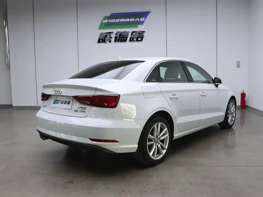 Audi A3 2018 30th Anniversary Limousine 35 TFSI Enterprising купить на сайте DeffCars