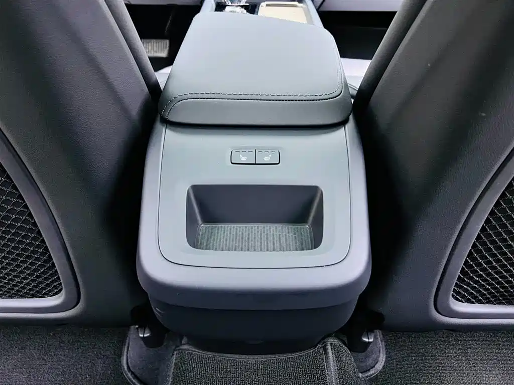 Volvo XC60 2026 B5 four-wheel drive Zhiyuan Deluxe Edition купить на сайте DeffCars