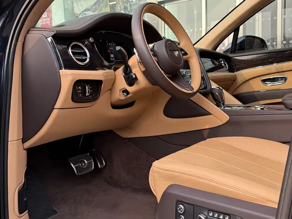 Bentayga 2024 4.0T V8 купить на сайте DeffCars