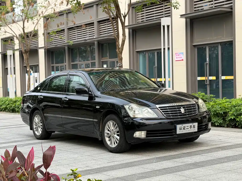 Crown 2006 2.5L Royal Leather Edition купить на сайте DeffCars