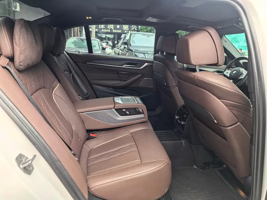 BMW 5 Series 2023 530Li Exclusive M Sports Package купить на сайте DeffCars