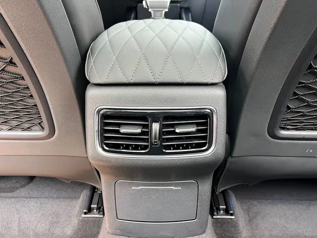 Hongqi HS5 2022 facelift 2.0T Zhilian Flagship Edition купить на сайте DeffCars