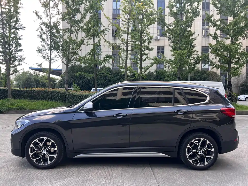 BMW X1 2022 sDrive20Li Exclusive Model купить на сайте DeffCars