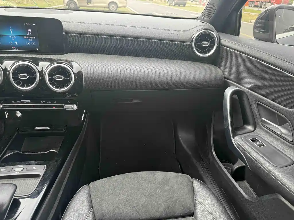 Mercedes-Benz A-Class 2019 A 180 L Sports Sedan купить на сайте DeffCars