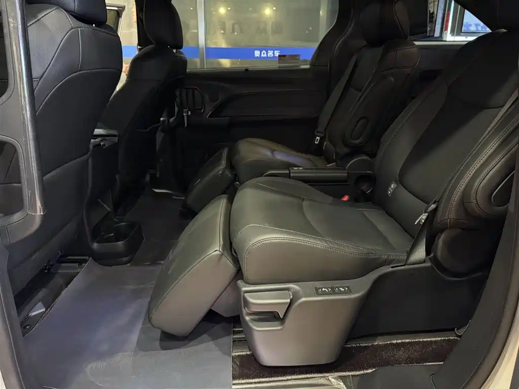 SIENNA 2023 2.5L Hybrid Premium Edition купить на сайте DeffCars