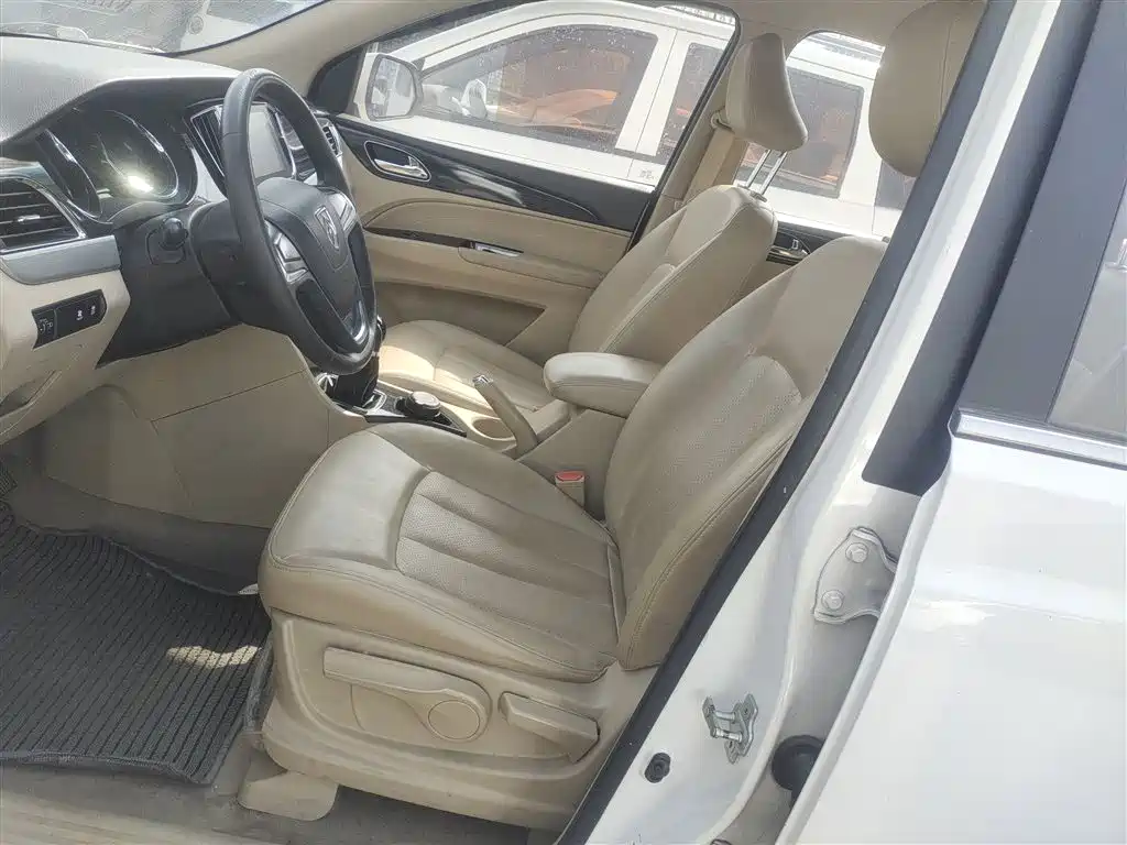 Baojun 730 2016 1.5L manual comfort type 7 seats National V купить на сайте DeffCars