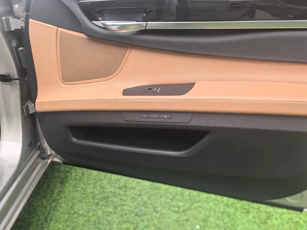 BMW 7 Series 2013 730Li Luxury купить на сайте DeffCars