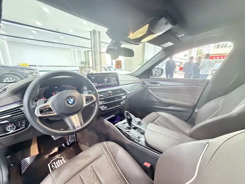 BMW 5 Series 2022 530Li Leading M Sports Package купить на сайте DeffCars