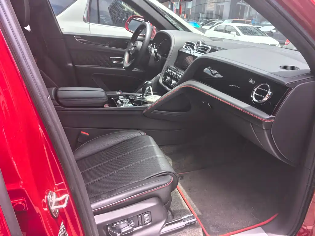 Bentayga 2021 4.0T V8 купить на сайте DeffCars