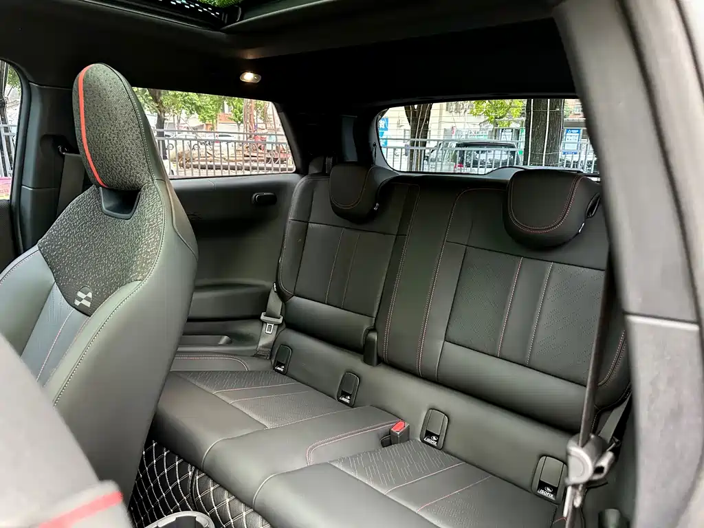ELECTRIC MINI JCW 2025 JOHN COOPER WORKS купить на сайте DeffCars