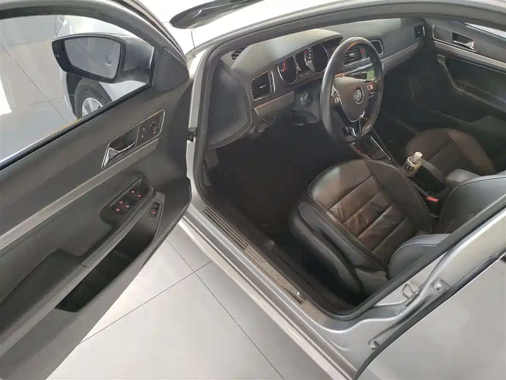 Lavida 2017 1.6L automatic comfort version купить на сайте DeffCars