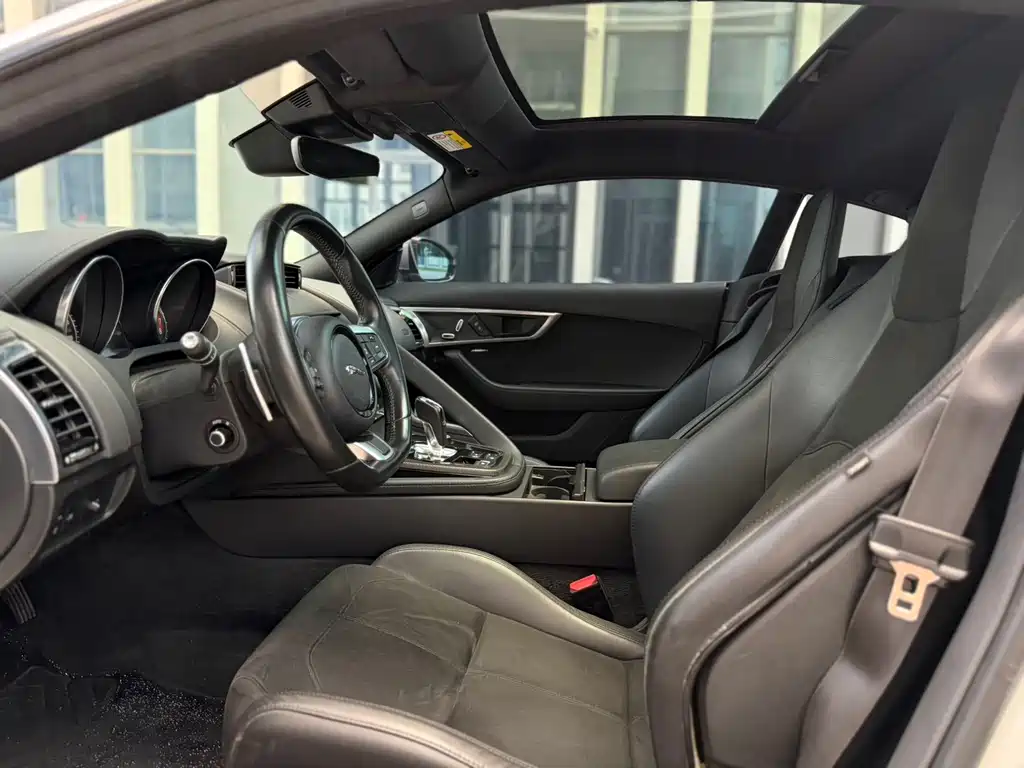 Jaguar F-TYPE 2019 2.0T hardtop version купить на сайте DeffCars