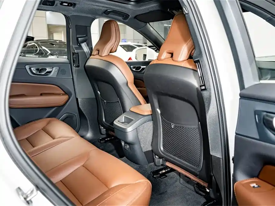 Volvo XC60 2025 B5 four-wheel drive Zhiyuan luxury version купить на сайте DeffCars