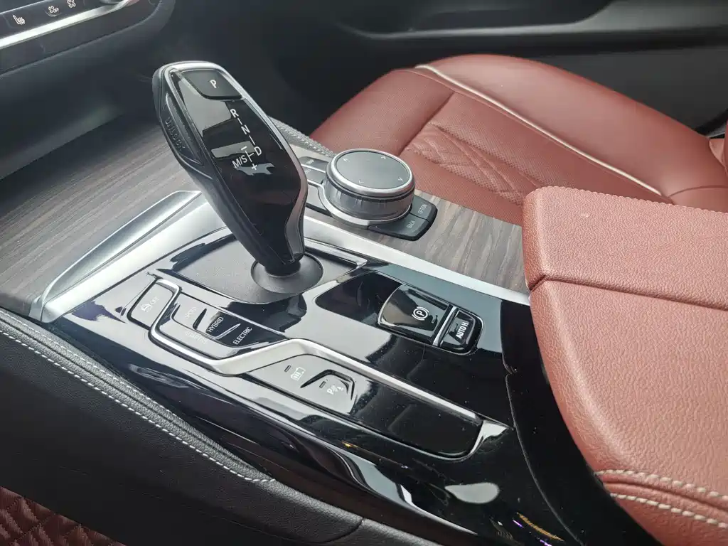 BMW 5 Series New Energy 2021 535Le Luxury Package купить на сайте DeffCars