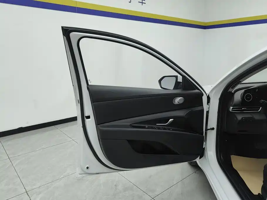 Elantra 2023 1.5L CVT GLS Leading Edition купить на сайте DeffCars