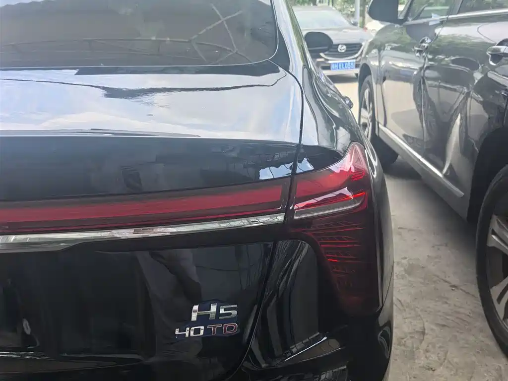 Hongqi H5 2024 2.0T Automatic Zhilianqichang Edition купить на сайте DeffCars