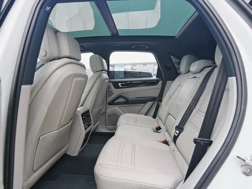 Cayenne New Energy 2021 Cayenne E-Hybrid 2.0T купить на сайте DeffCars