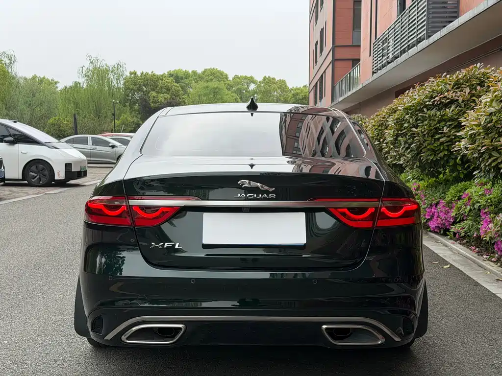 Jaguar XFL 2022 2.0T P250 two-wheel drive exclusive luxury version купить на сайте DeffCars