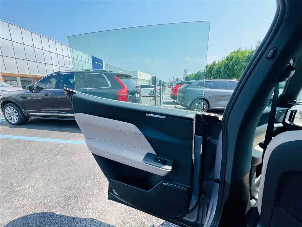 Volvo XC70 plug-in hybrid 2026 model four-wheel drive super long range Core купить на сайте DeffCars