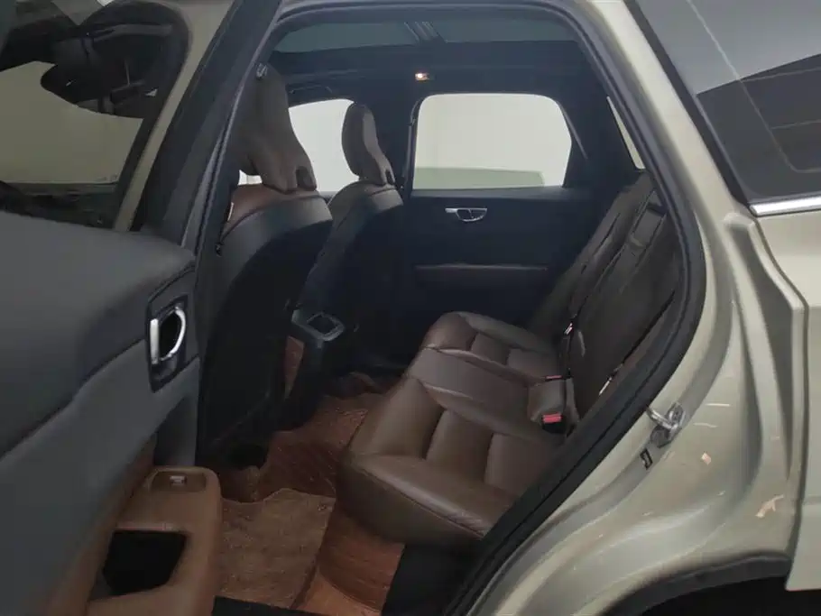 Volvo XC60 2021 T5 four-wheel drive Zhiyi Luxury Edition купить на сайте DeffCars