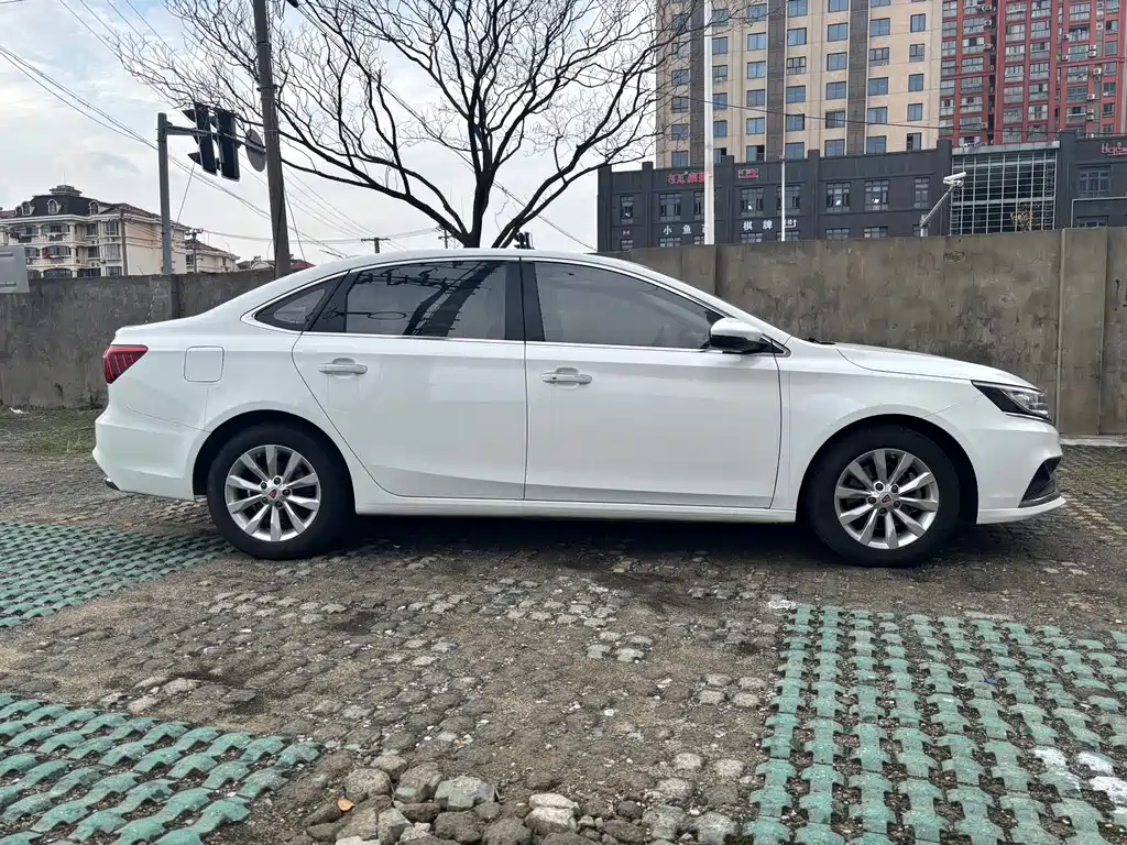 Roewe i6 New Energy 2017 45T Hybrid Internet Smart Edition купить на сайте DeffCars
