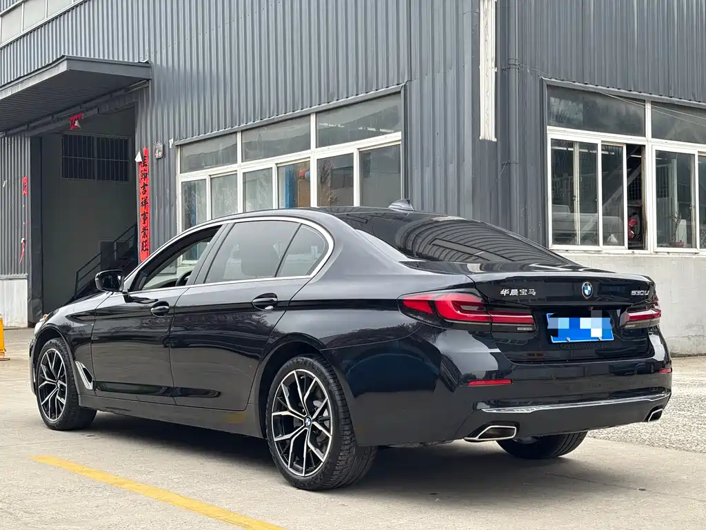 BMW 5 Series 2023 530Li Leading Luxury Package купить на сайте DeffCars