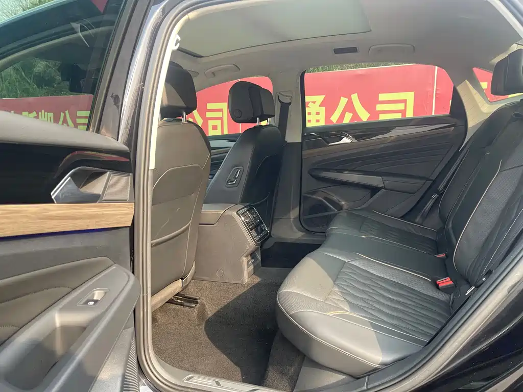 Passat 2020 facelift 330TSI Premium Edition National VI купить на сайте DeffCars