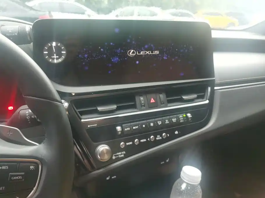 Lexus ES 2022 200 Excellence Edition купить на сайте DeffCars